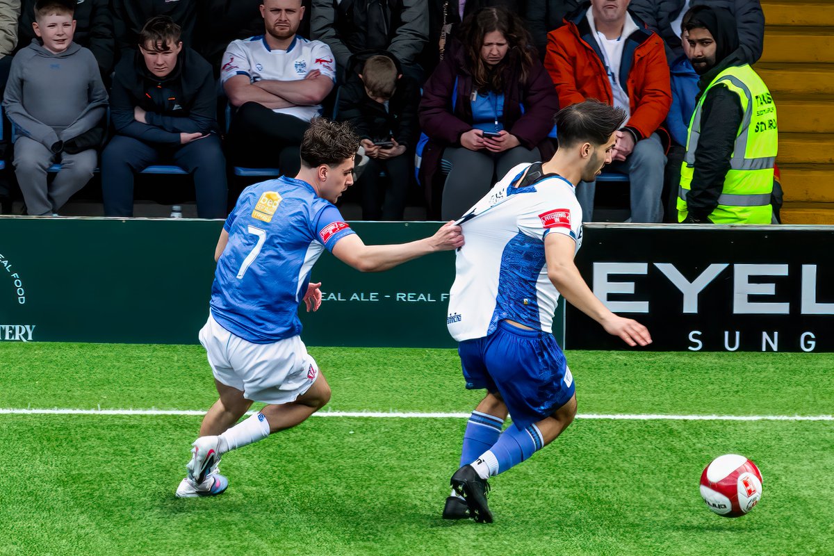 GomboczSteve's tweet image. A little bit of shirt pulling and pushing during the game Bury v Witton Albion on 18/4/26. #BuryFC #PartOfIt @whitebluearmy @buryfcofficial #bfc140 #shakers