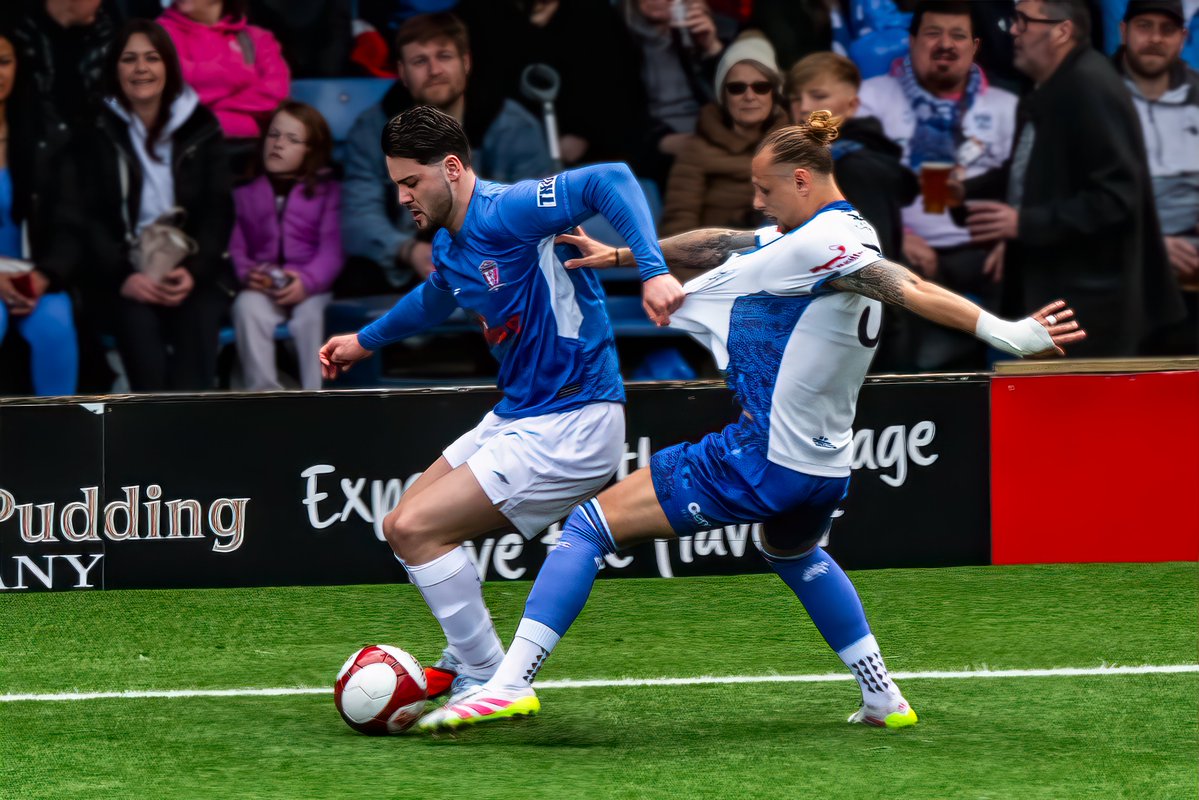 GomboczSteve's tweet image. A little bit of shirt pulling and pushing during the game Bury v Witton Albion on 18/4/26. #BuryFC #PartOfIt @whitebluearmy @buryfcofficial #bfc140 #shakers