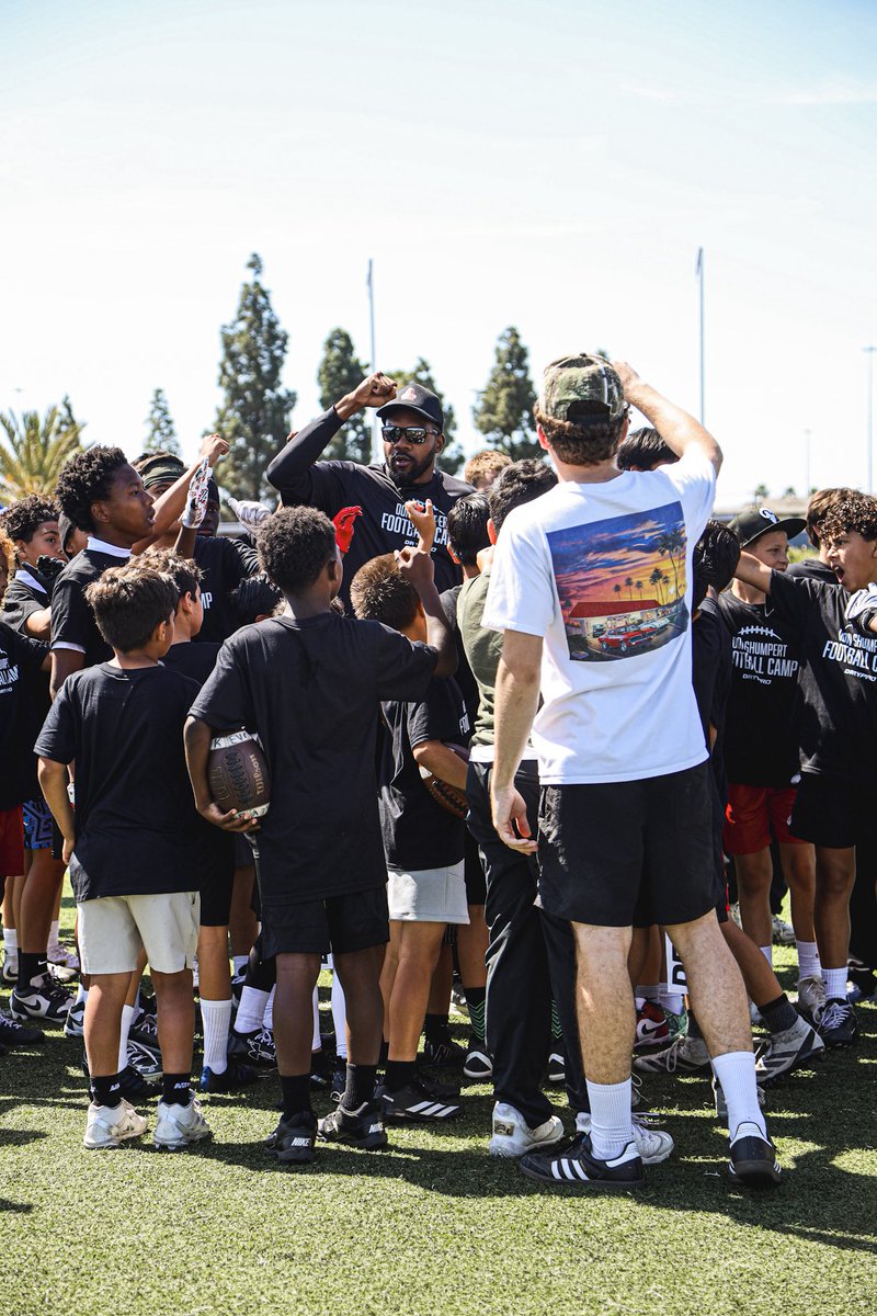CoachShump's tweet photo. Don Shumpert Youth Skilled Football Camp was epic! A very competitive day with some high quality training. Los Angeles / Orange County CA, make sure you tap in this summer for the next camp! https://t.co/v7GRaGGYv5