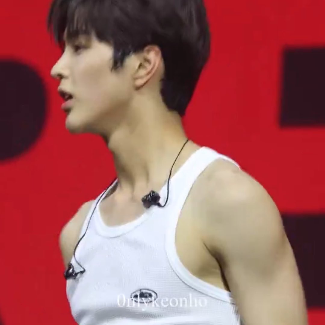 건호 겨드랑이 tweet media