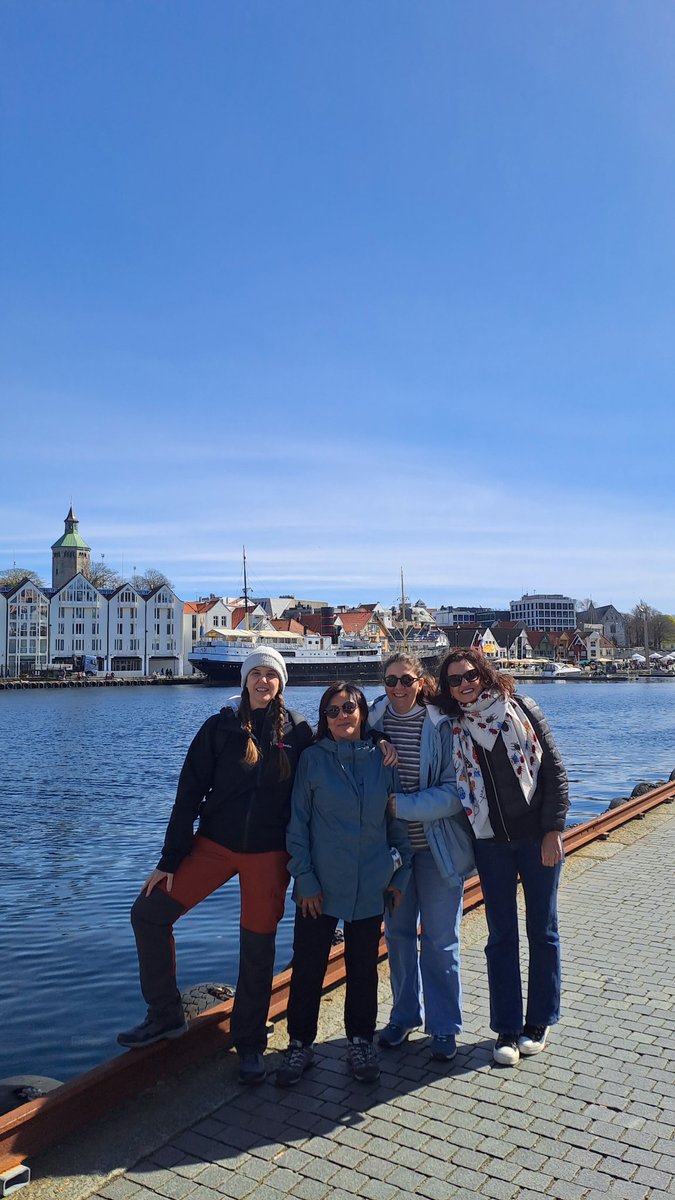 EoiValladolid's tweet image. ¡En el museo de la Imprenta y la industria conservera, nuestros alumnos hoy han encuadernado su propio libro y aprendido el arte de enlatar sardinas! #Norway  #ErasmusPlus @sepiegob @cfievalladolid @educacyl