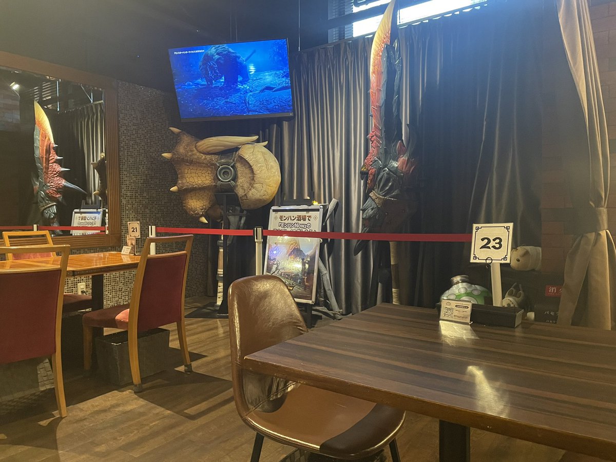 saychan339's tweet photo. 前乗り出張ついでに東京のゲーム友達とオフ会☺️
モンハン酒場に行ってきますた https://t.co/EJv3shJJf5