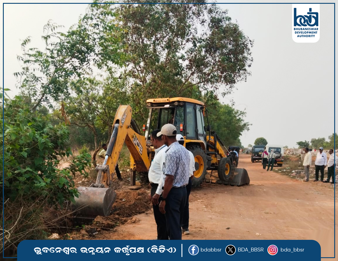 BDA_BBSR's tweet image. BDA has begun the process of construction of boundary wall on the recently reclaimed land at Shampur mouza. The land, measuring around 61.4 acres, was freed from illegal encroachment following a two-day eviction drive at the site.
#BDA #EvictionDrive