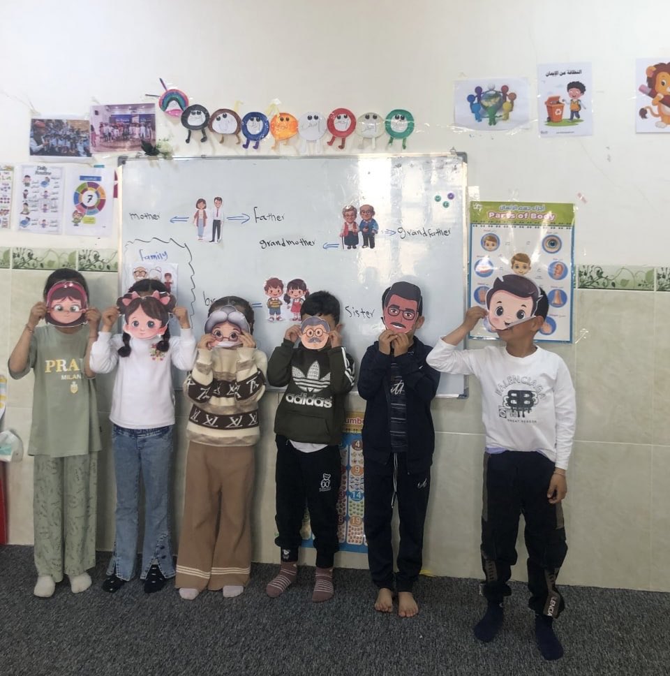 InhalationOf's tweet photo. Bright smiles and active learning at HOPD CFS in Hatin Complex–Sinjar! 
Children engaged in a fun English lesson, exploring family vocabulary through interactive activities and creativity. Learning together, growing together! 

#PRD #HOPD #Sinjar #Education #ChildFriendlySpaces https://t.co/IPqfZ6q2Gs
