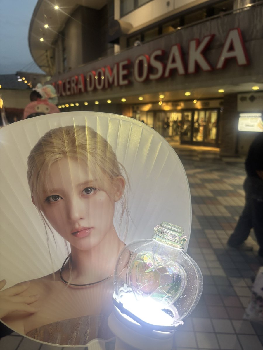 あろえ tweet media