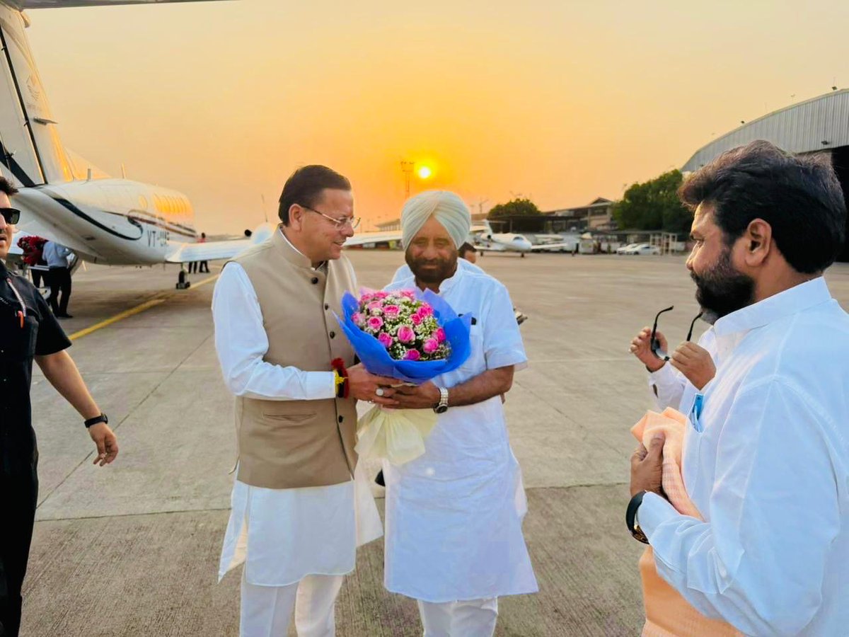 BaldevAulakh's tweet image. आज चौधरी चरण सिंह अंतरराष्ट्रीय हवाई अड्डा, लखनऊ पर उत्तराखंड के माननीय मुख्यमंत्री आदरणीय श्री पुष्कर सिंह धामी जी का आत्मीय स्वागत एवं अभिनंदन किया।

आपका स्नेहिल स्वागत एवं अभिनंदन।

#PushkarSinghDhami #Welcome #Lucknow #Leadership #ViksitBharat
@pushkardhami @BJP4UK