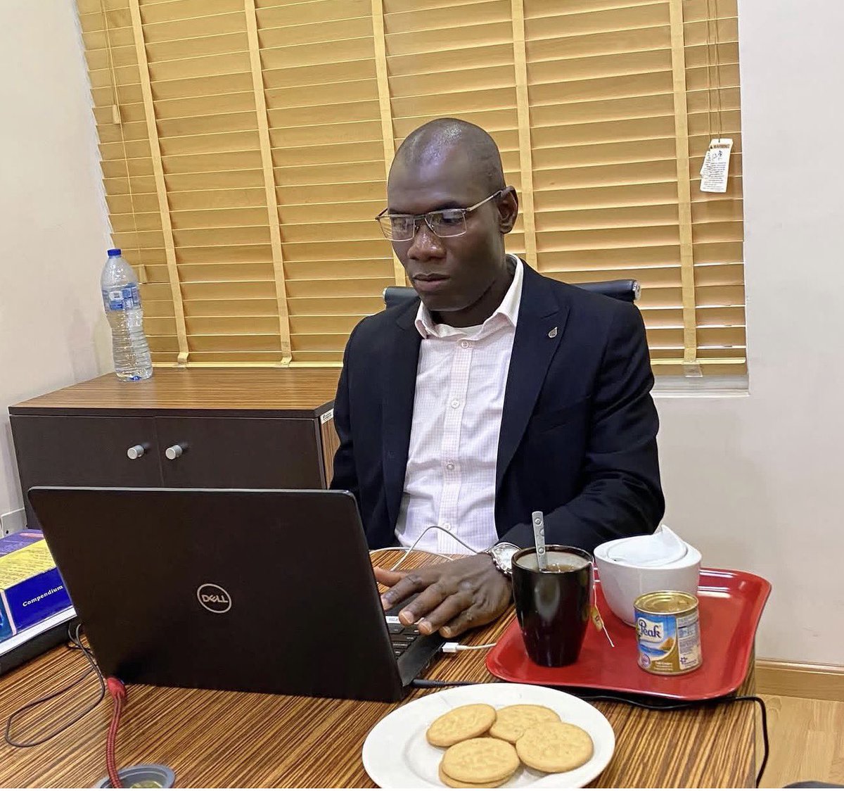 Sir J (J9) tweet media