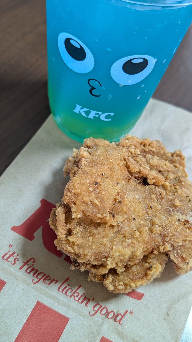 nyannyannyan56_'s tweet image. パリパリだった！
いつものより すき
（そして この部位すき〜😋）
＃おうちごはん？ ＃昼ごはん
＃KFC