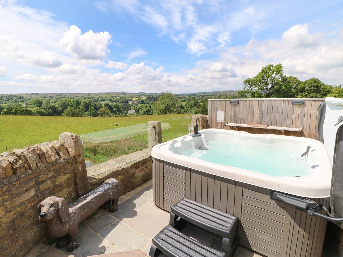 scateringcouk's tweet image. Four bedrooms: 2 x king-size with Smart TV and en-suite walk-in shower, basin and WC, 1 x twin with Smart...

🐾 Dog friendly · 🛁 Hot tub
📍 Barnard Castle, County Durham

selfcatering.co.uk/england/county…

#BarnardCastle #CountyDurham #DogFriendly #HotTub #HolidayCottage #SelfCatering