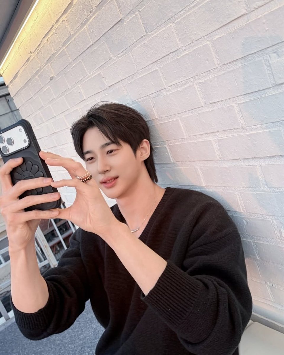 byeonwoonist's tweet photo. the B in byeon wooseok stands for BOYFRIEND https://t.co/NYBDqAUZyw