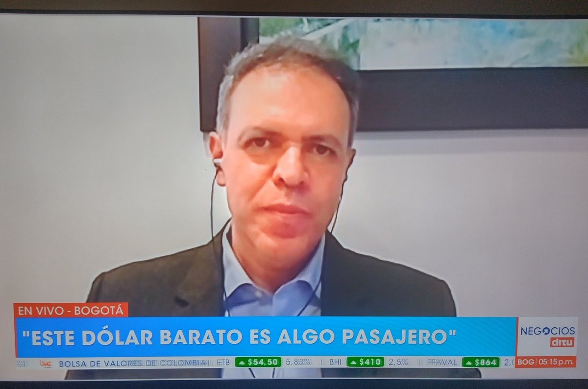 aj_useche's tweet photo. Coyuntura y perspectivas del dólar: gracias Caracol TV por invitación a Cara a Cara Económico, dirigido por @VictorGrosso Análisis con Laura Fajardo de Acciones&amp;Valores.  
Disponible en @Ditu_Tv abril 15 #NegociosDiTu @urosario @admonurosario @rosariogsb #LaEscuelaEnMedios https://t.co/7jfQReEXwX