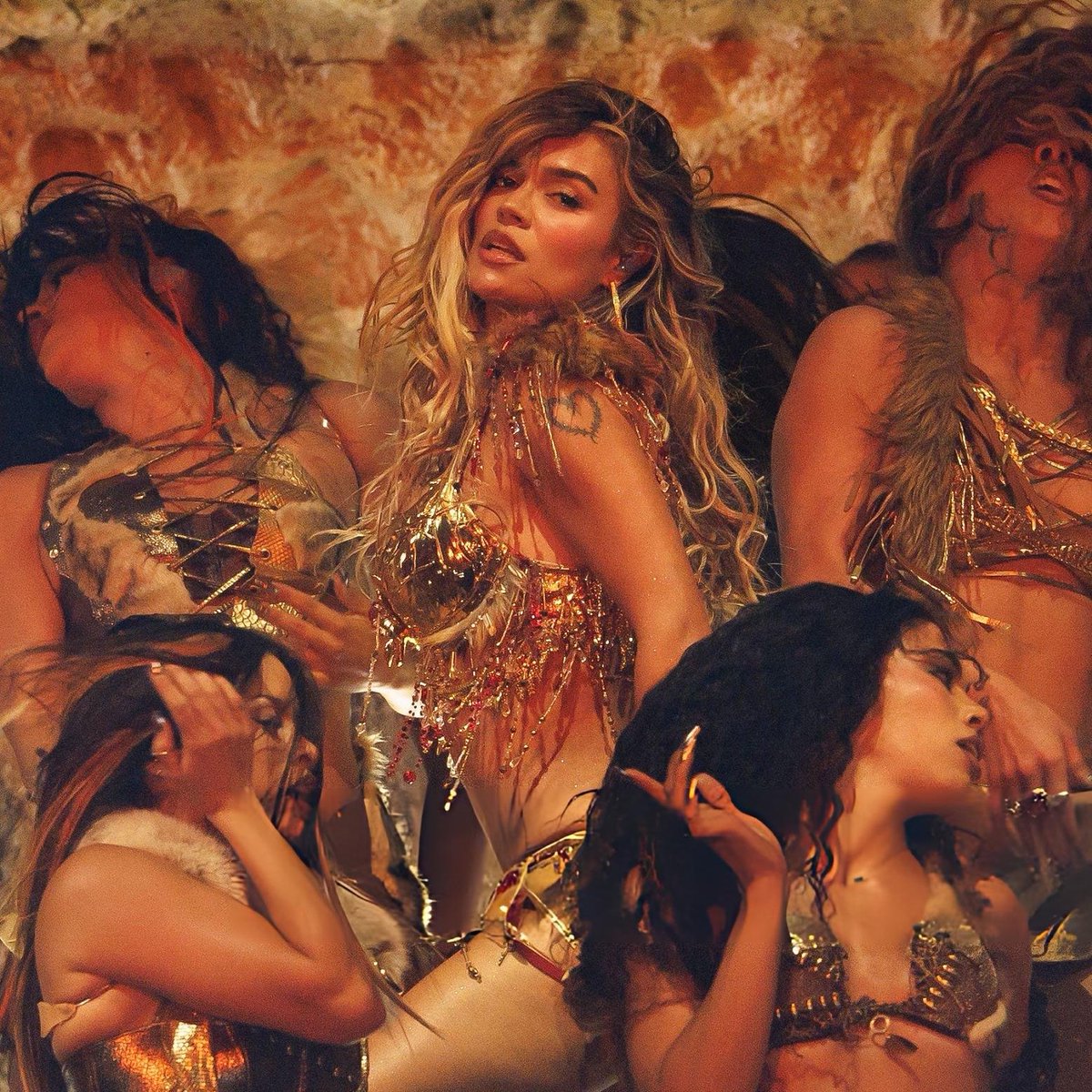 FER LATINER tweet media