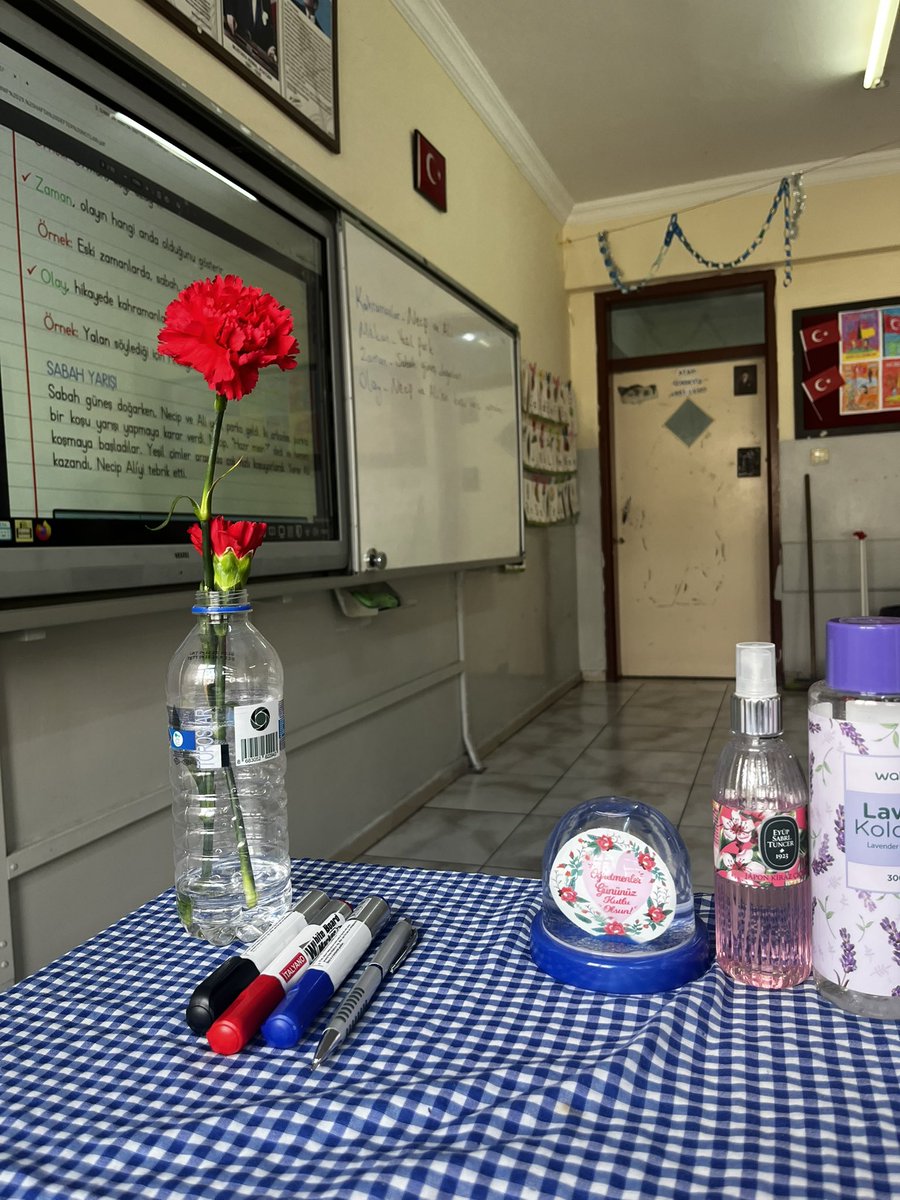 1Tuuba01's tweet photo. Hayatımın en zor derslerinden biriydi ne anlatacağımı ne konuşacağımı bilmiyordum keşke her şeyi unutmuş olsak dedim ama hepimiz korkulu gözlerle baktık birbirimize. Baktım bu böyle olmayacak bıraktım dersi konuştum çocuklarıma anlattım iyi insan olmamız gerektiğini https://t.co/syk651InlP