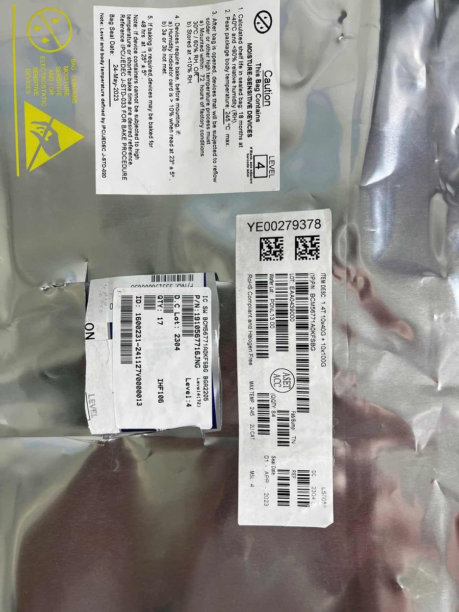 Jennieyy03's tweet image. Fresh Intel Xeon just landed! Complete with anti-static bag and the legendary 'DO NOT EAT' warning 🤣
Level 4 tray CPU ready for action. Server life never looked so tasty.
#Intel #Xeon #Hardware