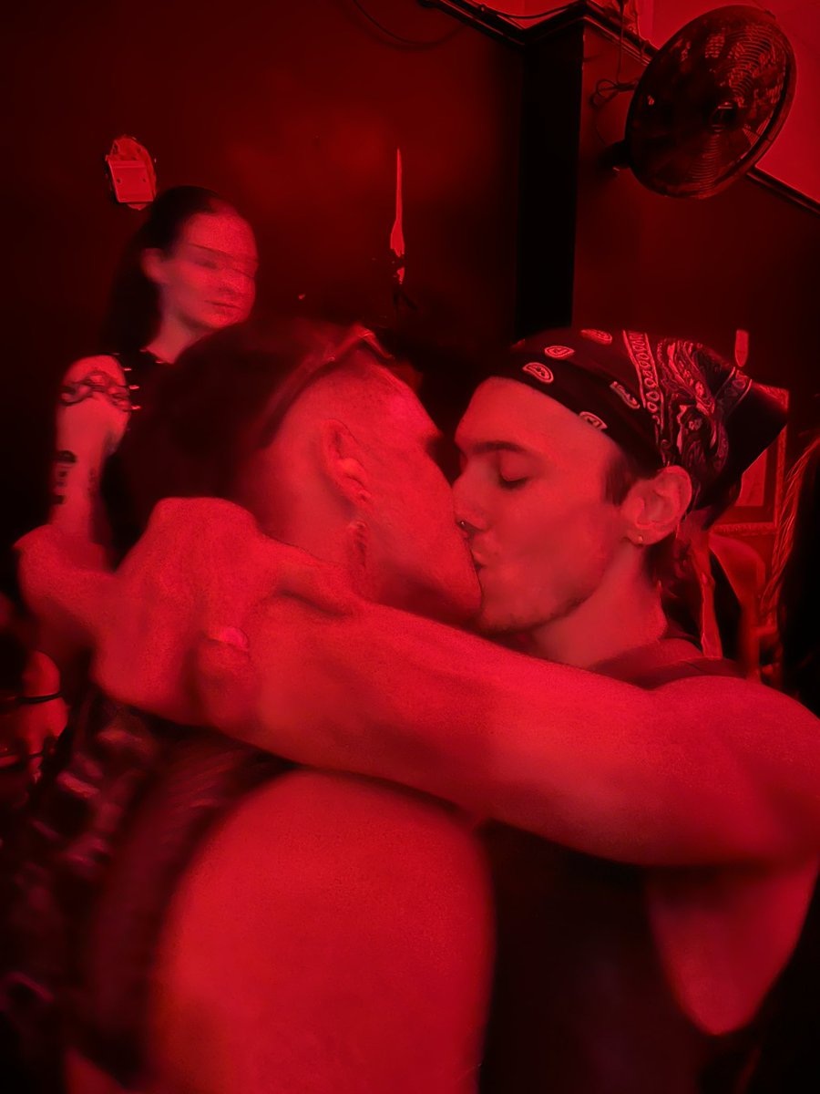 𝔻𝕖𝕔𝕝𝕒𝕟 tweet media