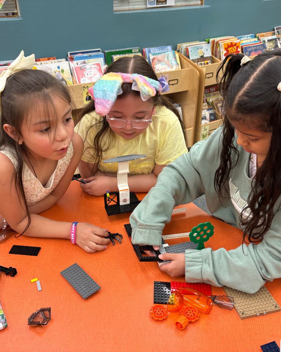ColumbineES's tweet image. First graders practiced teamwork as they worked with different supplies to design a nest for a book character. After working as a team, they were excited to share their ideas with the class.
#StVrainAdvantage
#StVrainStorm
#PublicSchoolAdvantage
@SVVSDsupt
@KarlaAllenbach