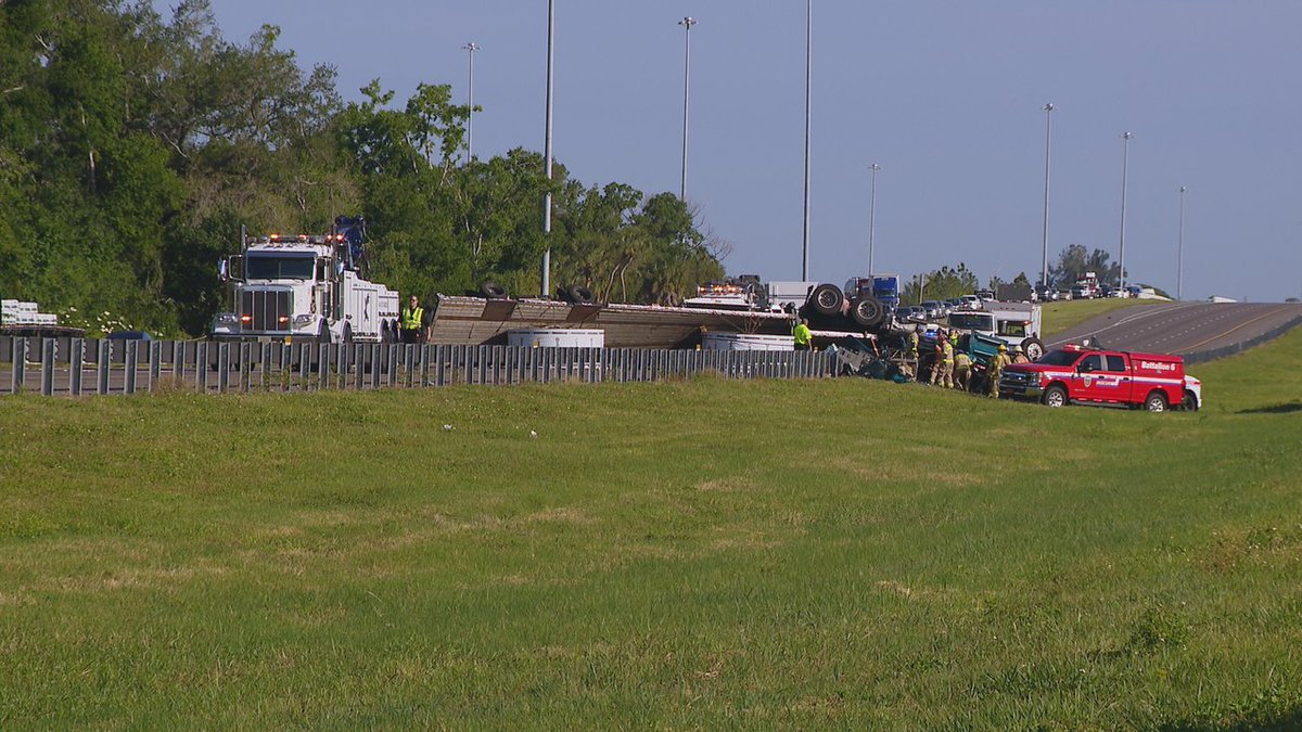RyanFrenchPhoto's tweet photo. #TRAFFIC #ALERT | All southbound lanes of I-75 in #Manatee County are closed just before SR-64 for a deadly crash involving a semi. Delays go back to I-275. Traffic on SR-64 can enter the on-ramp to southbound I-75. Slow traffic northbound as well. Updates on FOX13. https://t.co/Zg6T5LPeX3