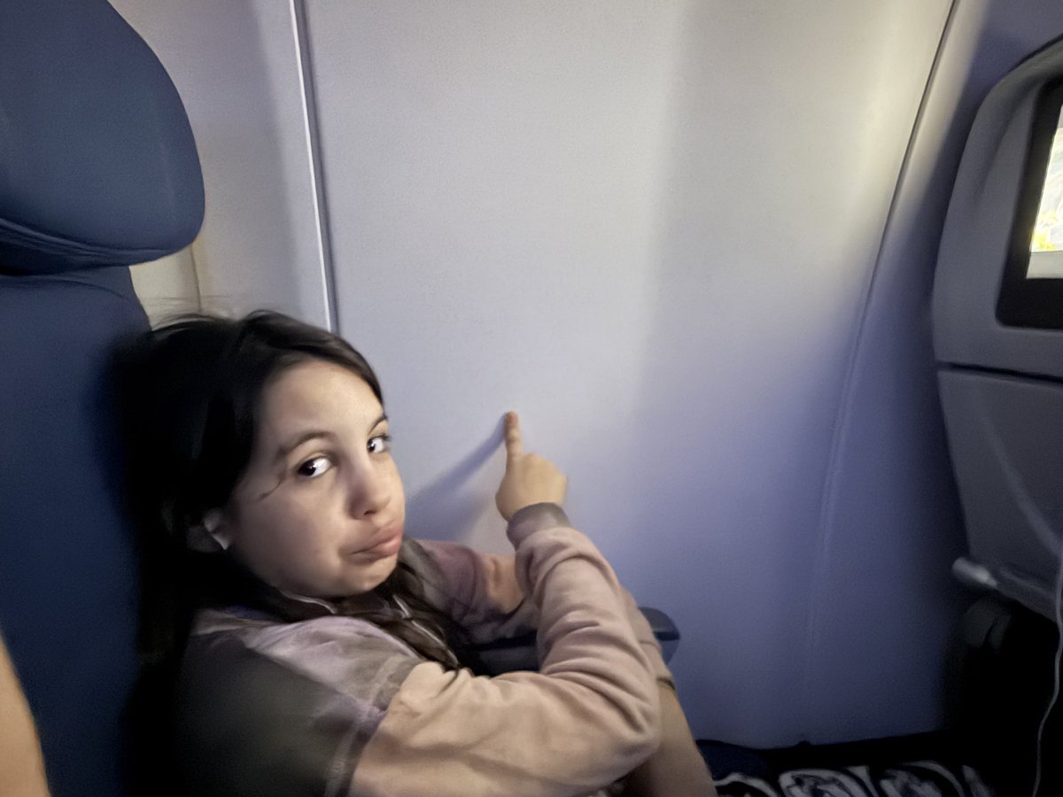 bslandes's tweet photo. @Delta booked a window seat on flight 695 BOS-ATL specifically so my daughter could see the sunrise from the air, only to find this view. Would be very helpful if you noted which window seats don’t actually have windows on the seat map. https://t.co/XqLn0cMJ3O