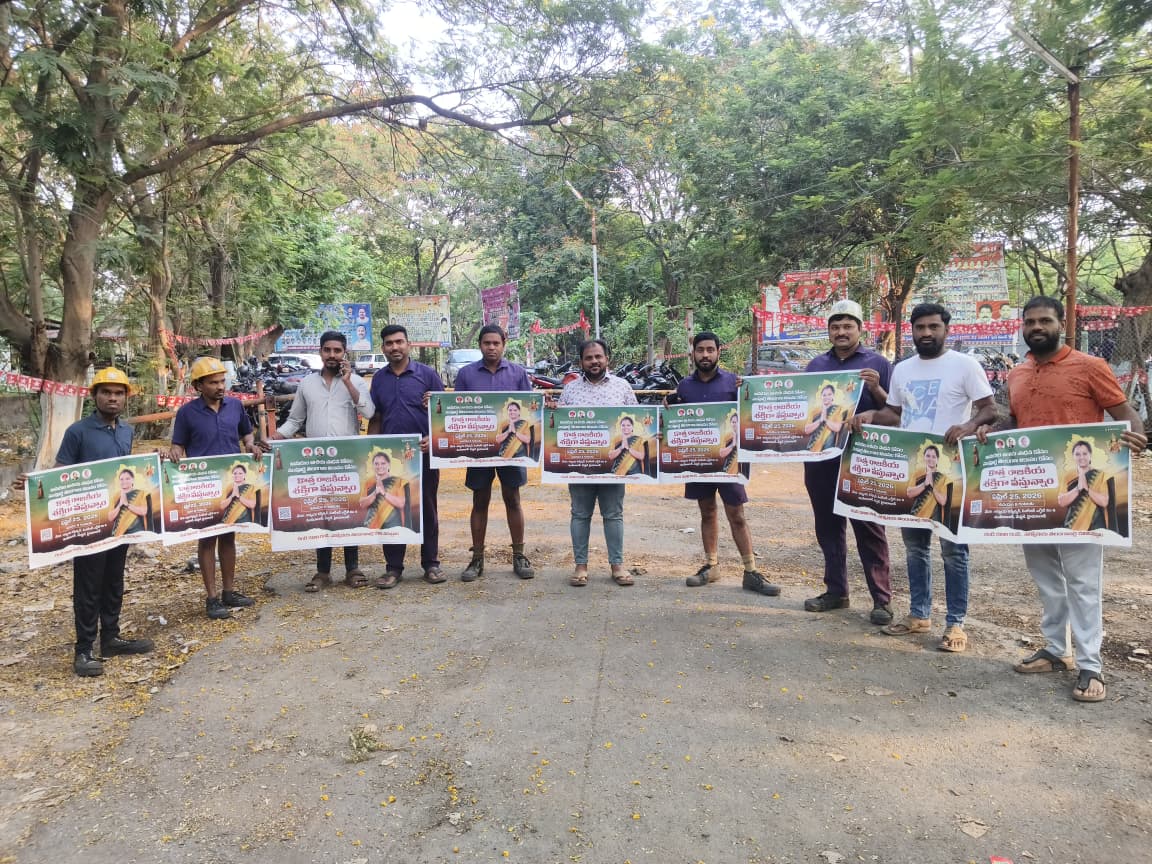 sampath_mncl's tweet photo. శ్రీరాంపూర్ RKNT గని ఆవరణలో కార్మికుల సమక్షంలో జాగృతి అధ్యక్షురాలు శ్రీమతి కల్వకుంట్ల కవితక్క గారు పెట్టబోయే రాజకీయ పార్టీ కి సంబంధించిన పోస్టర్లను సింగరేణి జాగృతి, HMS నాయకులు ఆవిష్కరించారు.  @RaoKavitha @TJagruthi @W1j1JoG5L27PXEQ @sharathjagruthi @SaajanSidhams @nitturiraju https://t.co/wdwTJL0VVh