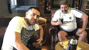 <a href="/CoherenciaYa_/">Romándios Riquelme</a> <a href="/AleVeiga3/">Alejandro Veiga</a> <a href="/mauridiosmacri/">MAURIDIOS MACRI</a> <a href="/lamacrineta/">LA MACRINETA</a> <a href="/OposicionCABJ/">OPOSICIÓN AUTOCONVOCADA</a> <a href="/Ariel11585780/">Ariel Xeneize</a> El boludo de <a href="/AleVeiga3/">Alejandro Veiga</a> dándole RT. Ale querido o querido boludo:
130.000 socios activos.
65.000 no ingresan por un sistema de ingreso corrupto. No me molesta la corrupción, me molesta que 65.000 socios activos y 170.000 adherentes no puedan ver a Boca. 
Linda mancha tiene Román.