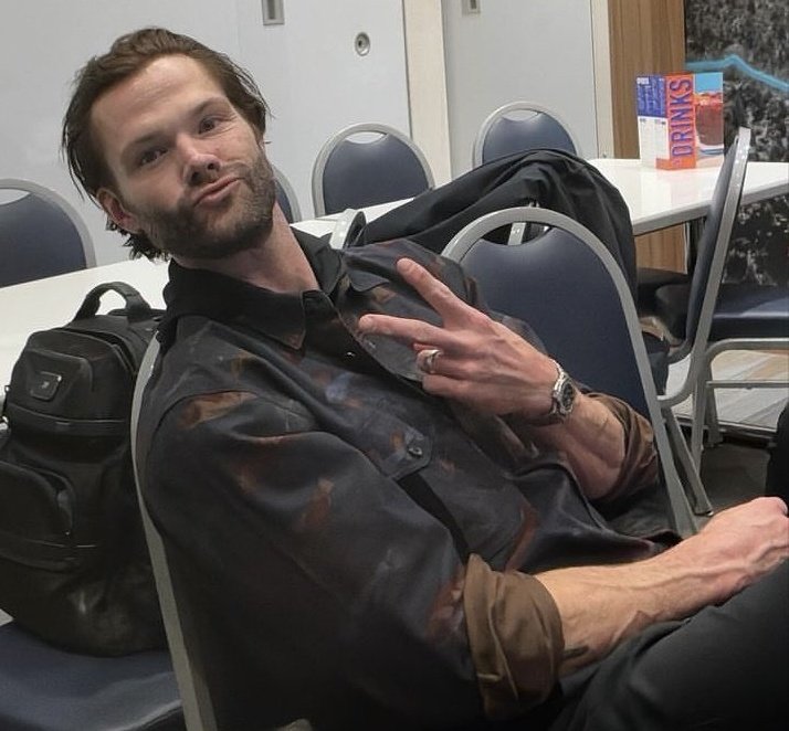 Anyhoo.
The pretty King says hi...
