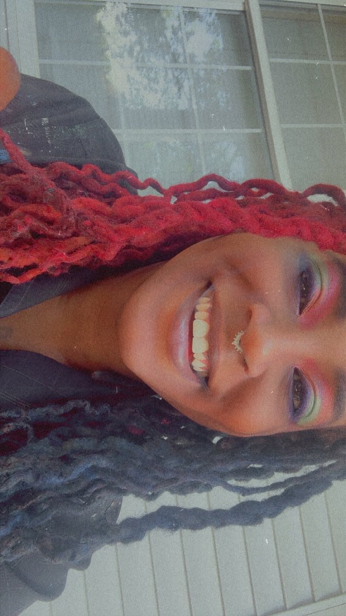 92sturdy's tweet image. LOOK OF THE DAY BAYBEE AND HAPPY 4/20 😝🫶🏽💖🍃👑 #artist #lookoftheday #sparkly #makeupinspo #fypage