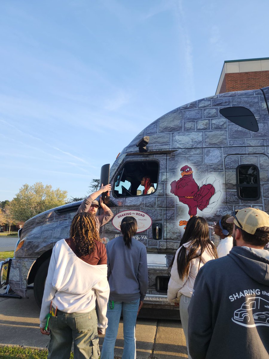 NNPSHPE's tweet photo. Students at @NNPSWoodside participate in YOVASO “Youth of Virginia Speak About Traffic Safety” while in Health/Driver Ed.

This program is in collaboration with @VSPPIO and the “Share the Road” program from @virginia_tech 

#newexperiences #driversafety #drivered #drunkgoggles https://t.co/xjzhLqu8Fv
