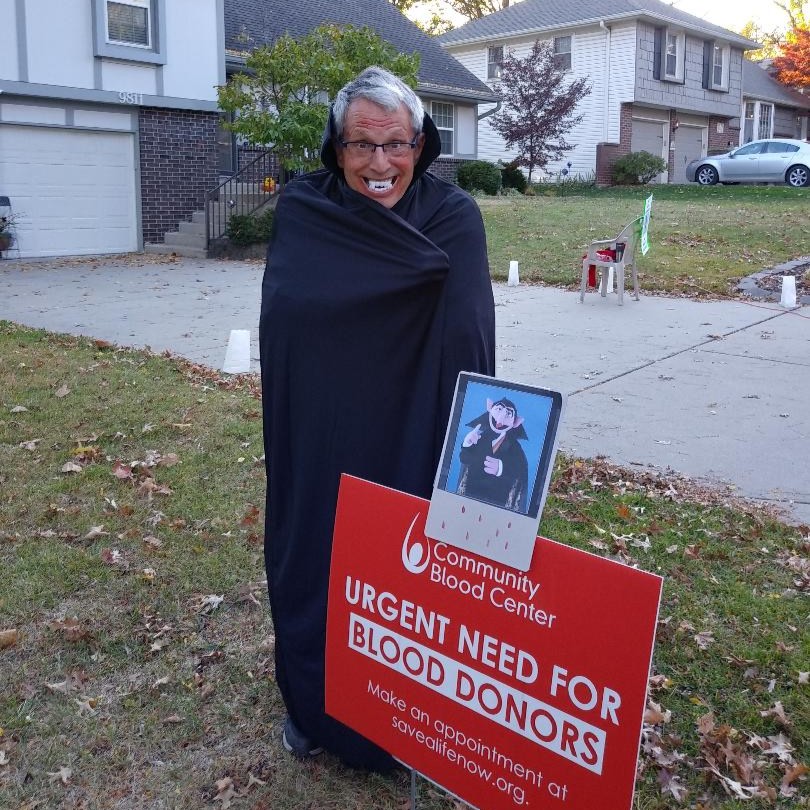 CommBloodCtrKC's tweet photo. After donating 100 pints of blood &amp; retirement, Larry joined CBC as a volunteer. From delivering products to welcoming donors, he embodies service.

“I’ve driven in rain, snow, and even tornado warnings… I am a volunteer for life — this work is in my blood!” 🩸 #VolunteerWeek https://t.co/5YpraFOPiS