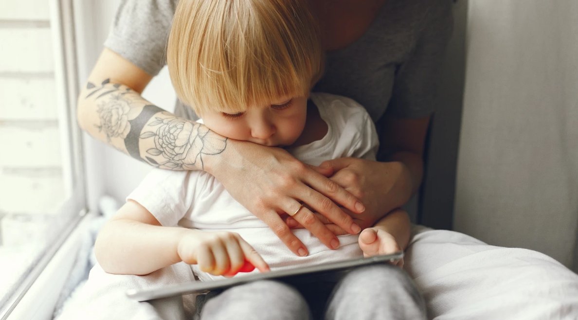 _unionbeauty_'s tweet image. The hardest part of screen time isn’t the screen—it’s the transition after it. Attention doesn’t switch instantly, and what looks like resistance is often just a system still “stuck” in the previous flow.

union.beauty/publications/s…

#parenting #attention #screens