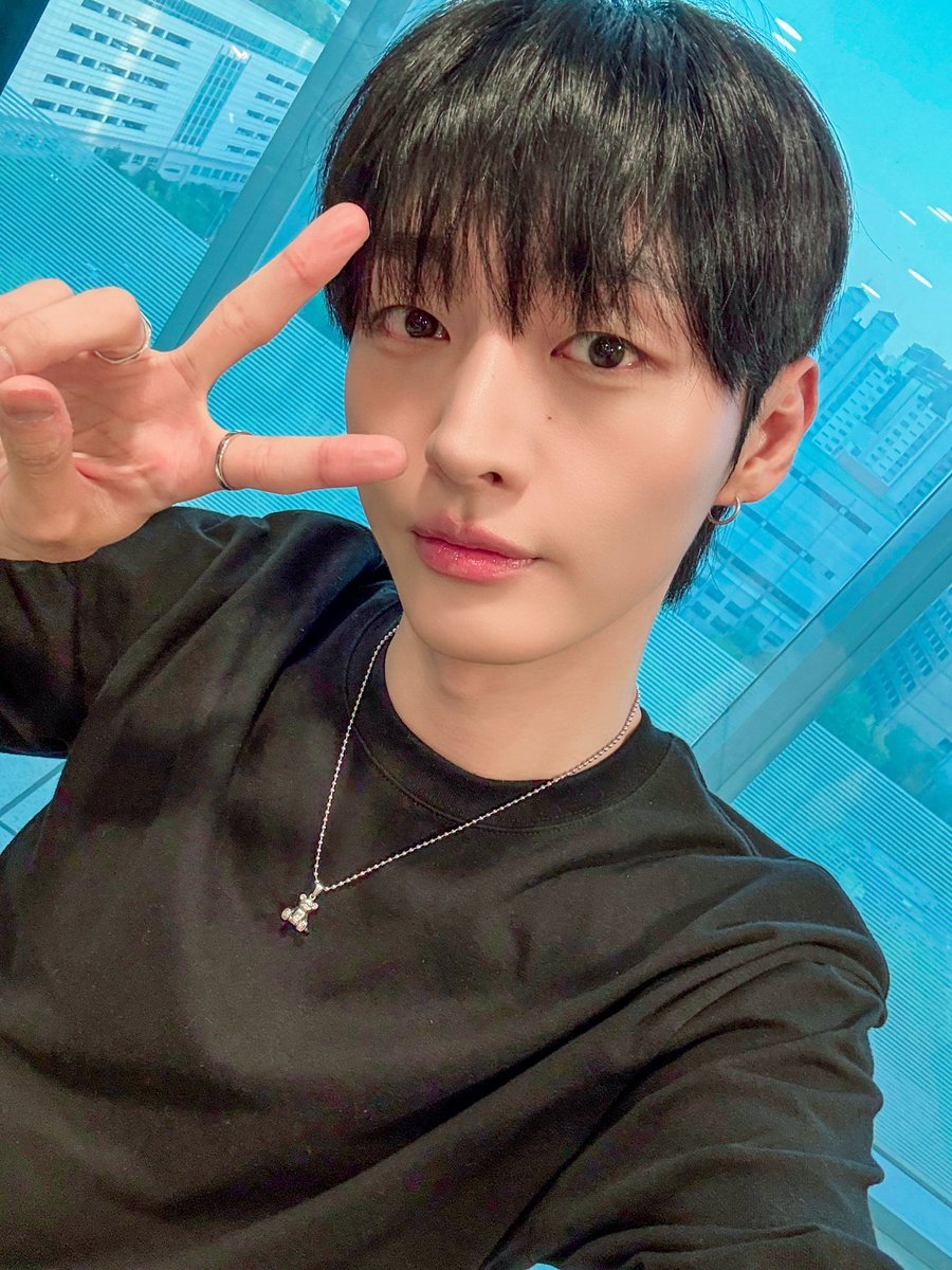 [#오늘의윤잘생]

지성이와 오늘 하루도 완벽하게 마무리!
남은 4월도 쭈욱 지성이랑 함께하기로 약속🫶

#윤지성 #YOONJISUNG
#SBS파워FM #박소현의러브게임