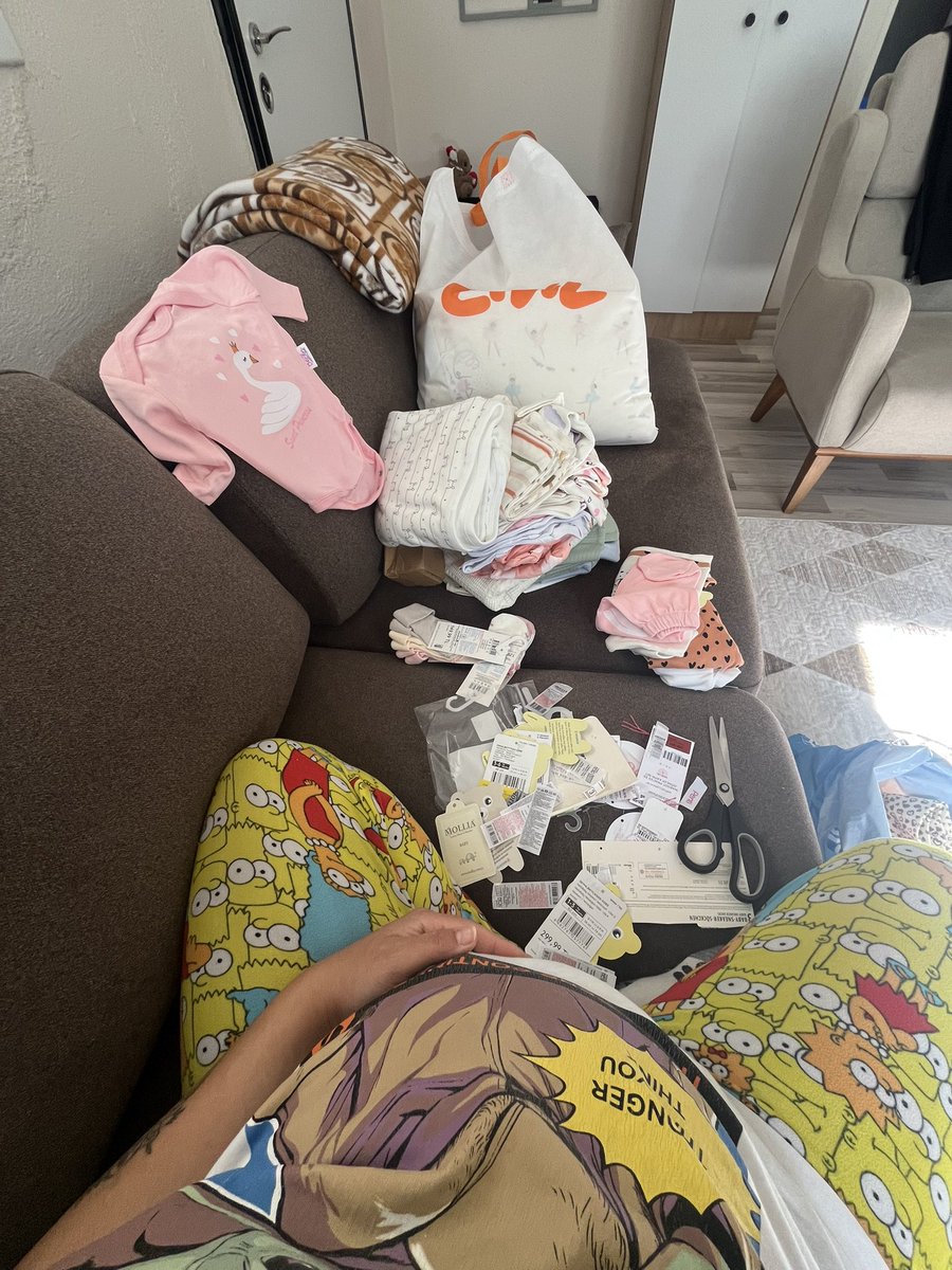 sevoderler4's tweet photo. Artık bütün alışverişler minik kuşun içindir 🥹 seni çok merak ediyor ve sabırsızlıkla bekliyoruz güzel kızım ❤️ https://t.co/tJ8tmRuemo