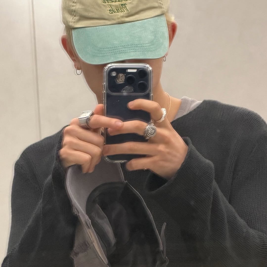 selfolssi ♤ tweet media