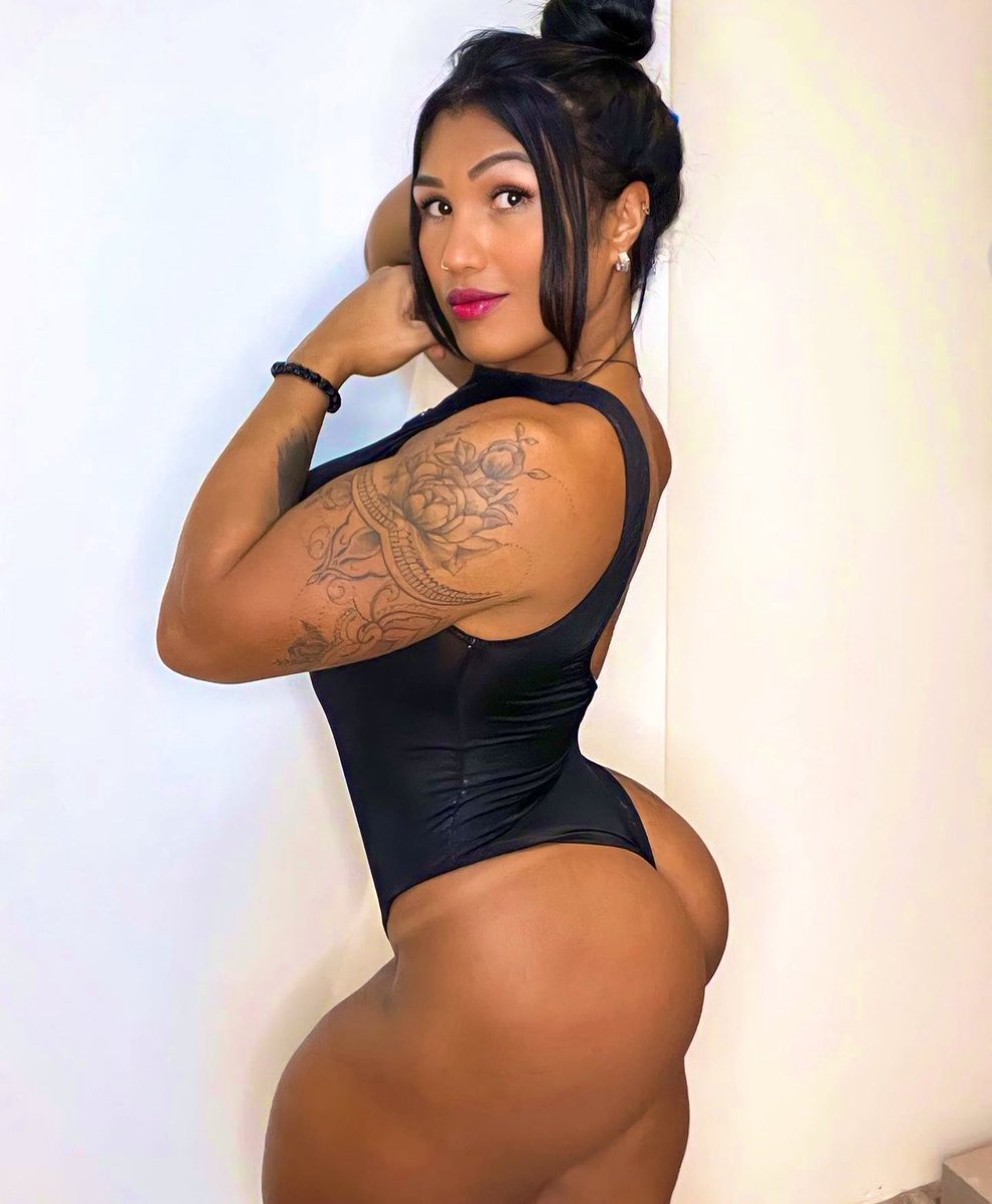 Who needs some extra motivation this morning? Comment “me” and I’ll send you something special… 🤭🖤