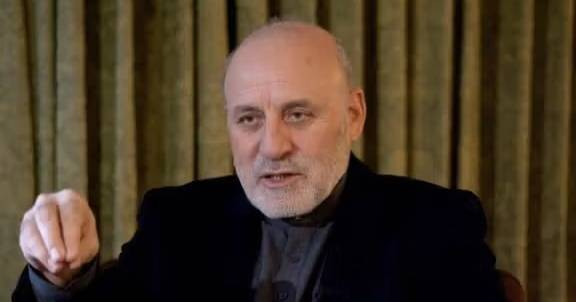 af_emrooz's tweet photo. عمر داوودزی، وزیر پیشین داخله افغانستان، در واکنش به اظهارات محمد محقق رهبر حزب منحل‌شده وحدت، درباره دیورند گفت که نظرش در این مورد با محقق یکی نیست.  او تأکید کرد که برخلاف محقق، دیورند را یک «خط فرضی» می‌داند، نه مرز رسمی میان افغانستان و پاکستان. https://t.co/OzdzJRDcA2