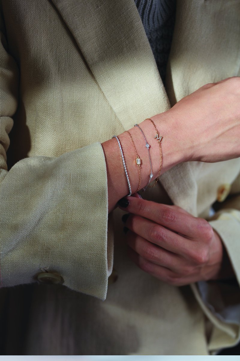 RyanJonathanFJ's tweet image. Effortlessly elegant. Layers of sparkle for every moment. #BraceletGoals #LuxuryJewelry #ChicStyle