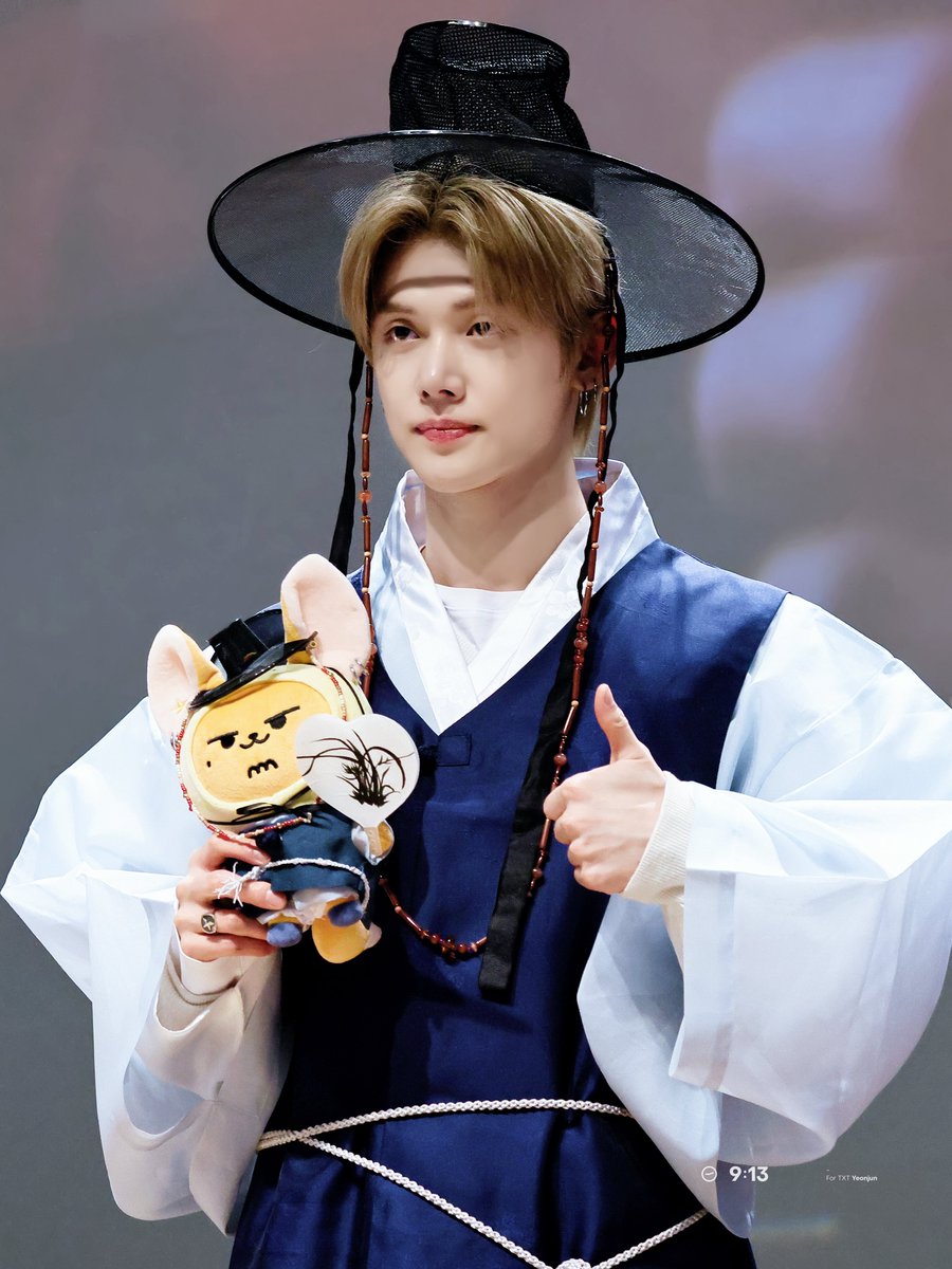 𝟗:𝟏𝟑 tweet media