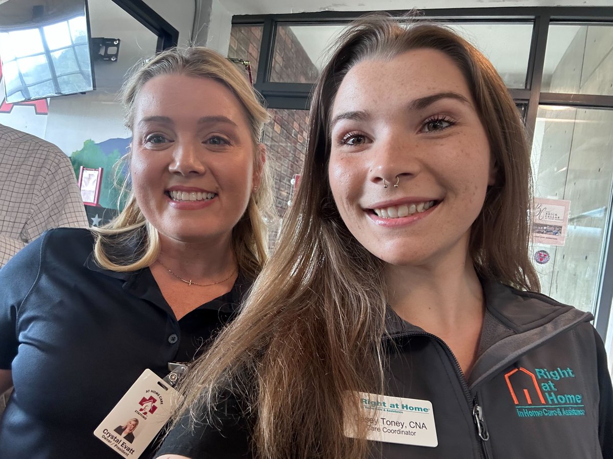 RAHCentralVA's tweet image. Behind every great outcome is a team effort. Casey, our Care Coordinator, connecting with other healthcare professionals to align resources, share knowledge, and continue improving the care we provide every day.

#BetterTogether #StrongerTogether #CommunityCare...