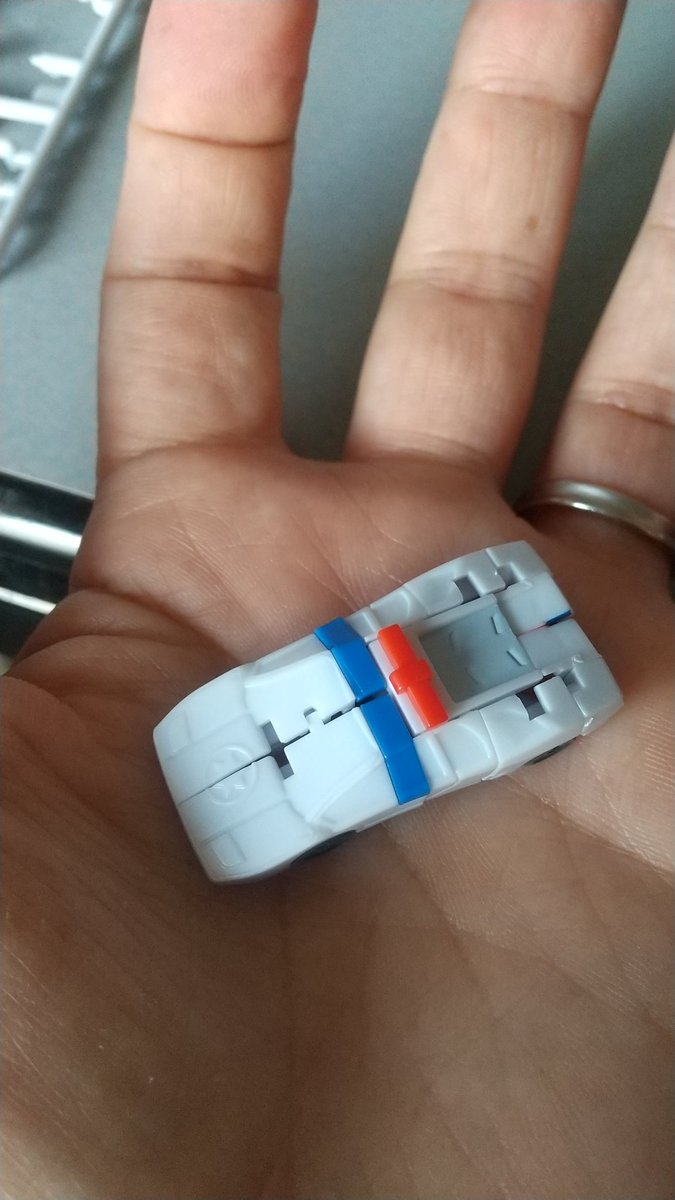 arakeya6920's tweet image. #SMP ダ・ガーンX製作開始☺️しかしコアロボであるダ・ガーンの予想を上回る小ささに泣きそうになる😅握り拳とマグナムを持った手首は交換する形式ですが握り拳を入れるのから超苦戦したので交換したくないよ🤣
#伝説の勇者ダ・ガーン