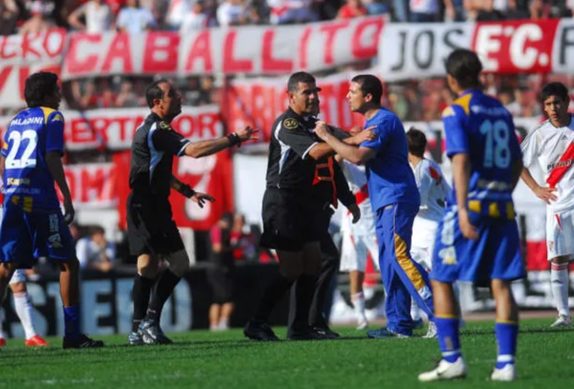 De los operadores no me sorprende pero de los porteños... SIN VERGÜENZAS

NO LES DA LA CARA HIJOS DE PUTA