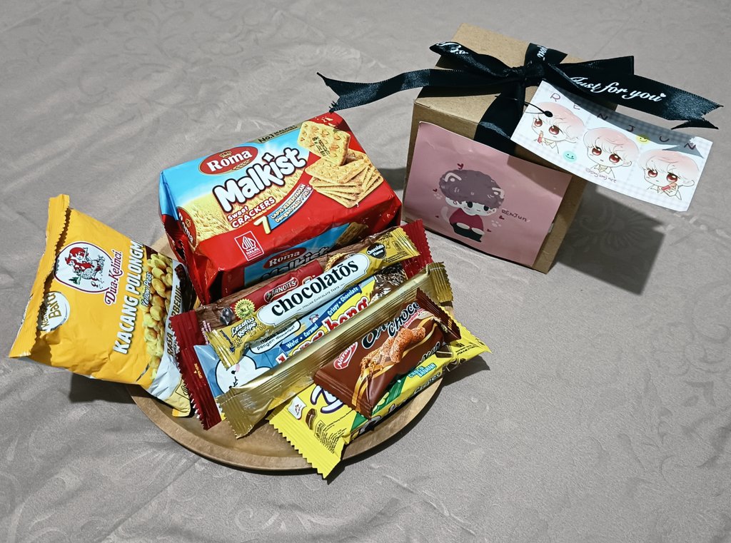 Kak ndah <a href="/ndahfyu/">323_ROL♡VErs</a> mug Renjun tampan nya bagus bangeet, makasi banyak yaa kaak 🥹💐

Makasi juga kak may <a href="/RenKyu323/">ROLOpleaseComing</a> untuk jajan nya yang banyak bangeeet ahaha beneran ngemil terus ini aku 😆🫶🏻