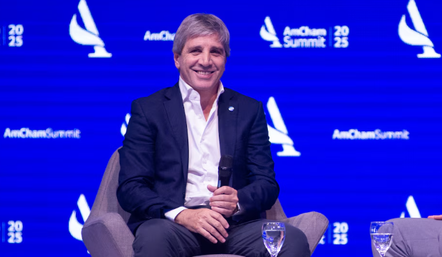 NoticiasEcon's tweet photo. 💰 Respaldo clave: las garantías del Banco Mundial y el BID buscan abaratar el financiamiento y mejorar el acceso al crédito, con impacto potencial en la baja del riesgo país.
#EconomíaARG #RiesgoPaís #Finanzas https://t.co/snLdXldytf
