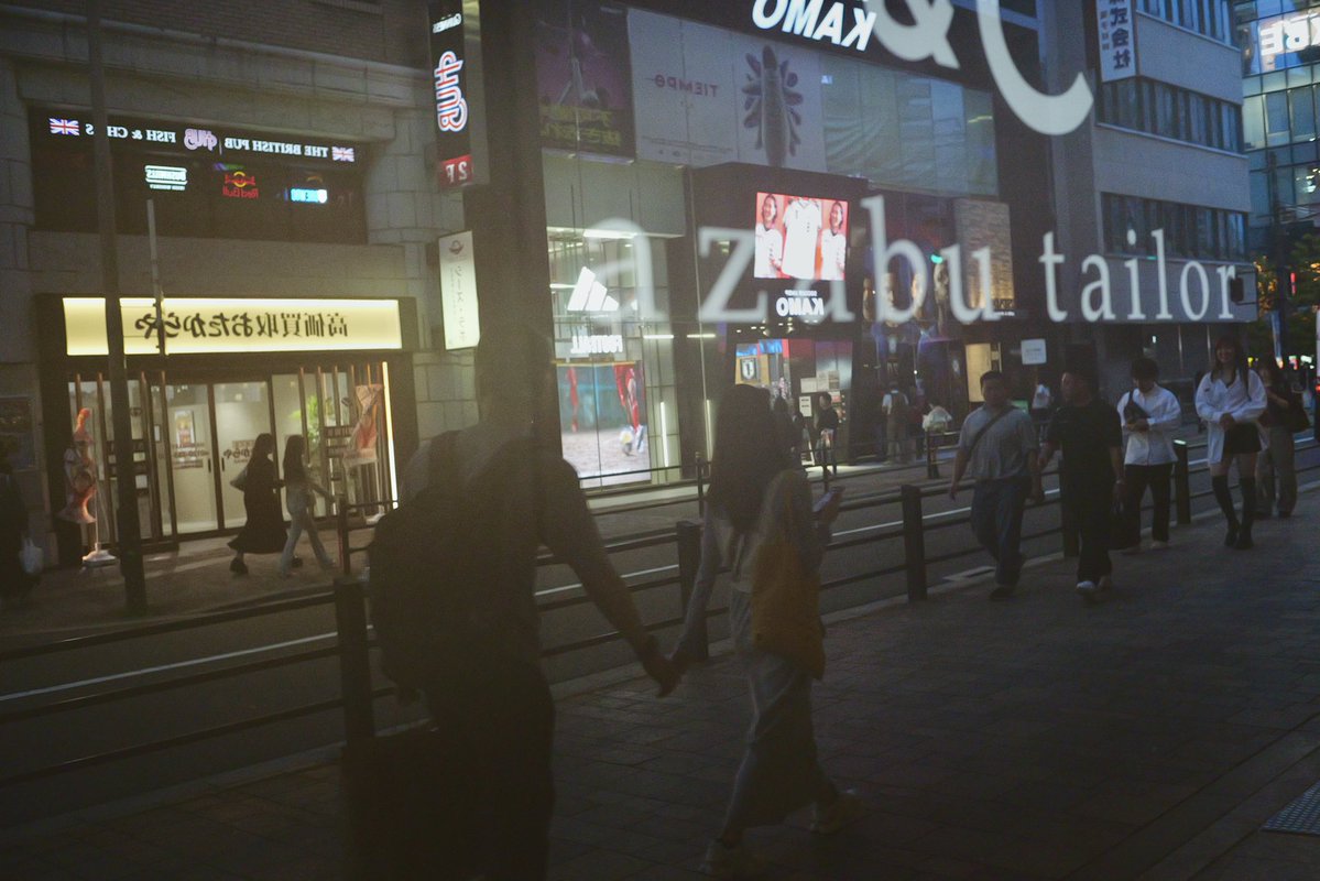 手をつなぐ

Camera : Panasonic LUMIX S9
Lens : Voigtlander NOKTON classic 35mm F1.4