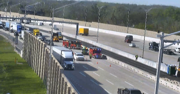 BillWest5's tweet image. Illinois
NB I-294 at Ogden Ave.
Crash in 2 left lanes. Crews on scene.
#Illinois #ChicagoScanner