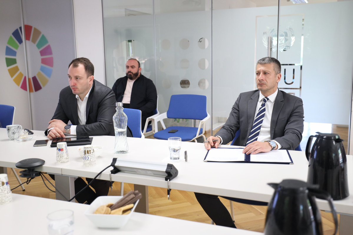 UNDPMK's tweet image. For 1️⃣0️⃣ years, #EmpoweringMunicipalCouncils has strengthened local governance &amp;amp; municipal capacity to serve citizens.

 The 4️⃣th Steering Committee reflected on 2025's impact, paving the way for lasting outcomes with a strategic focus on #digitalization.