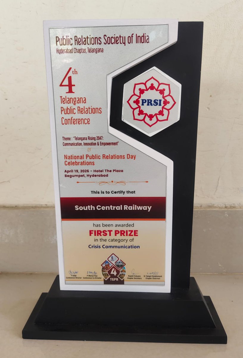 SCRailwayIndia's tweet image. Shri Sanjay Kumar Srivastava, General Manager, SCR congragulated CPRO &amp;amp; Team on receiving the recognition. 

The Public Relations Society of India, Hyderabad Chapter awarded South Central Railway, #PublicRelations Department in 03 categories viz., Media Relations - 1st Prize,