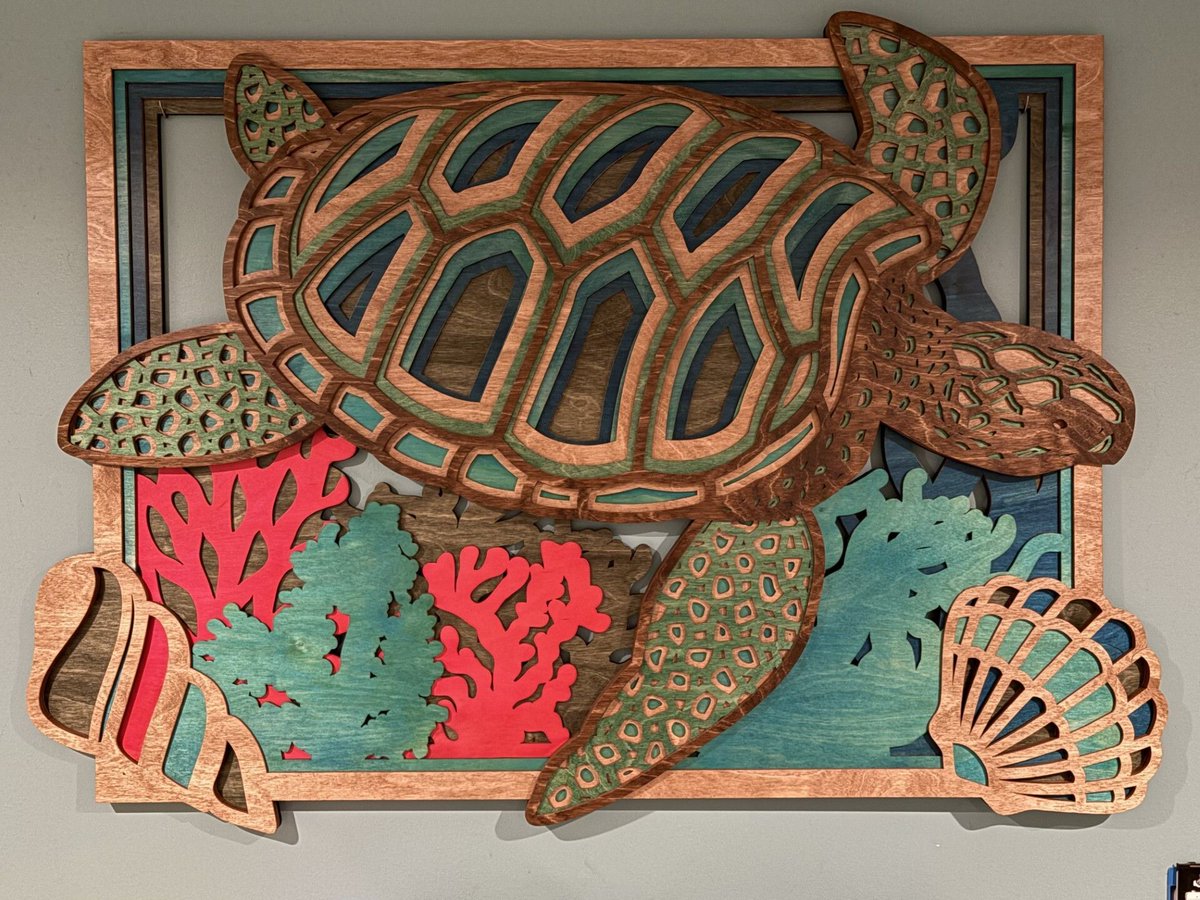 WBD_Woodworks's tweet image. Precision-cut and custom-finished. 🛠️ This large (29.5" x 41.5") sea turtle art is a 6-layer Baltic Birch masterpiece created on our CO2 laser. The depth and color are amazing! 🌊🐢 

WBDLaserEngravedGifts.com

#WallArt #Lasercut #SeaTurtle #HomeDecor #CustomArt