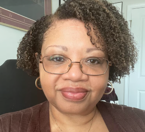 LiteraryTitan's tweet image. A Time for Us is a historical romance that follows 2 love stories across 1947 New York &amp;amp; 1987 North Carolina, asking whether a bond powerful enough to survive prejudice &amp;amp; loss can survive death. What was the inspiration for your story?
#WriteLife #suspense
wp.me/p3cyvH-Pl8?utm…