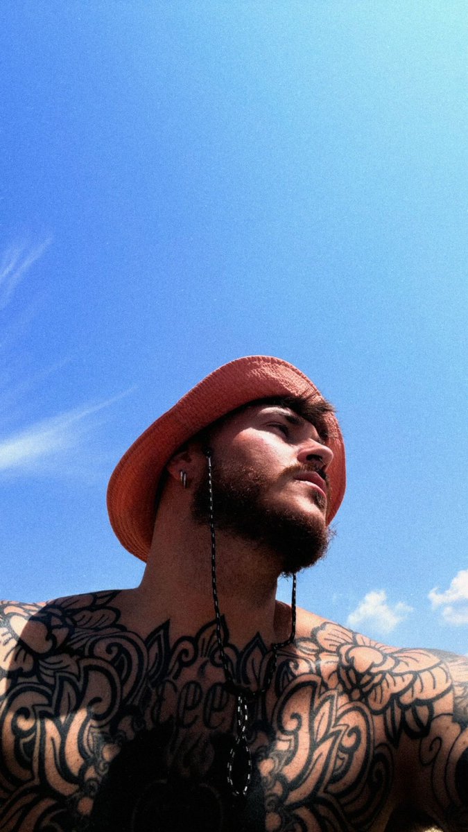 valentino tweet media