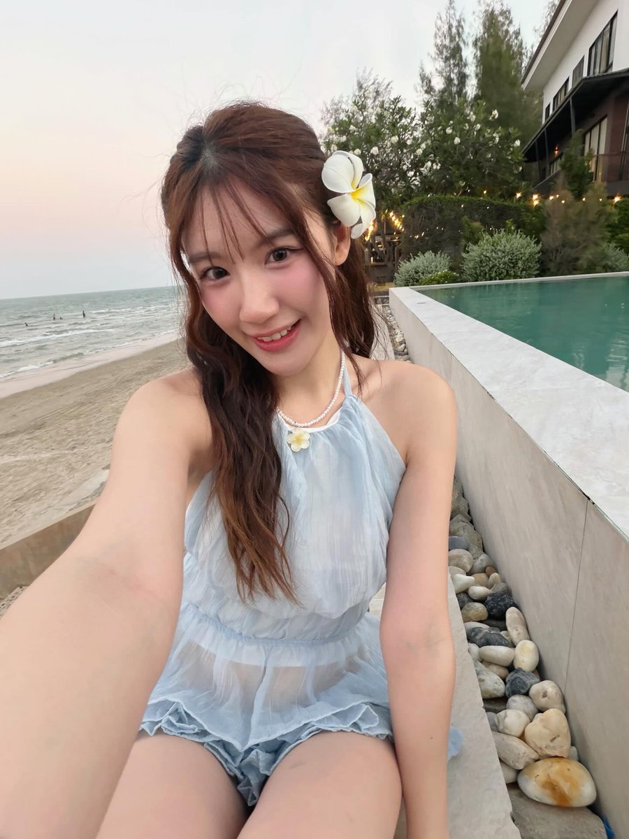 A CUTEGIRL tweet media