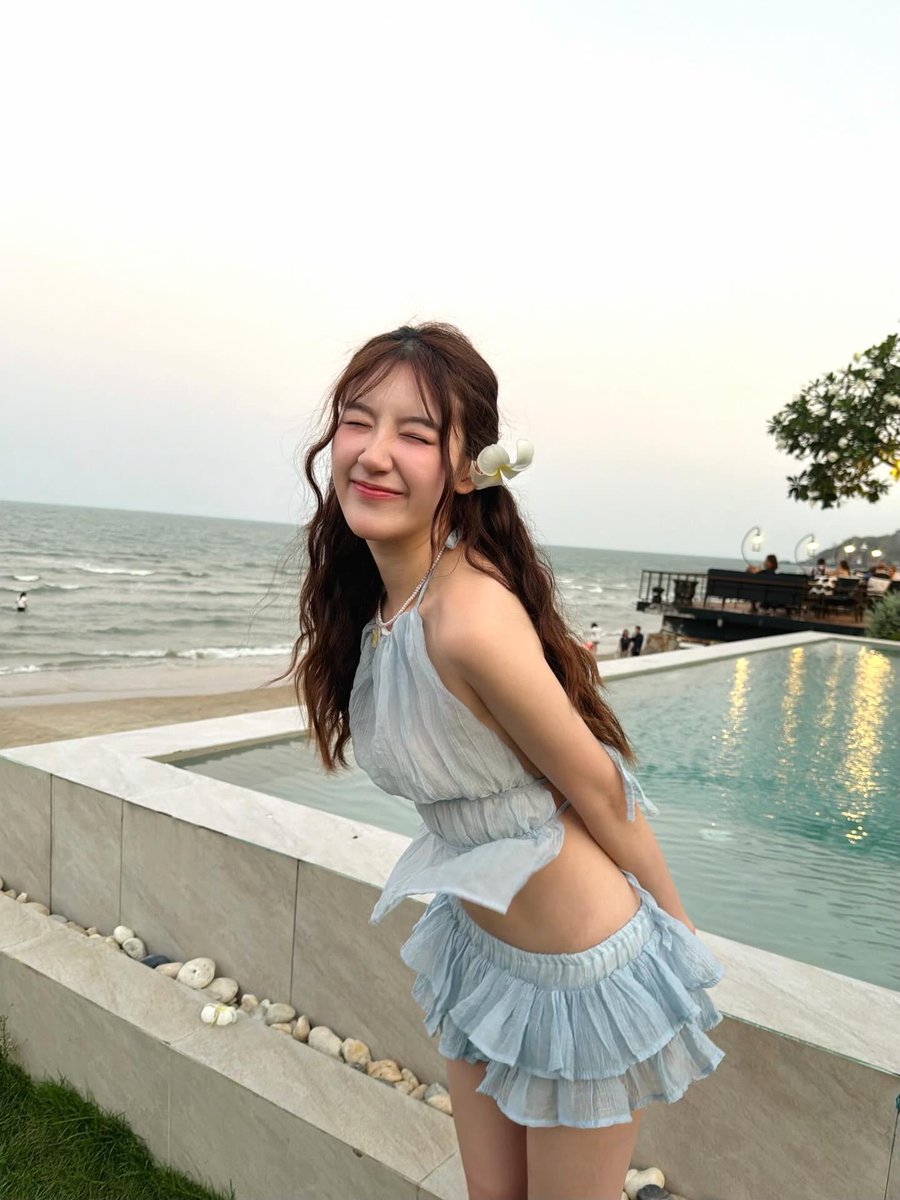 A CUTEGIRL tweet media
